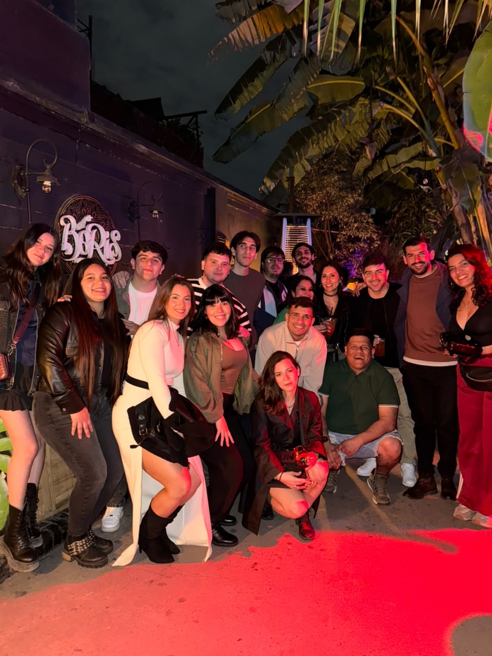 Lucho Pace junto con amigos